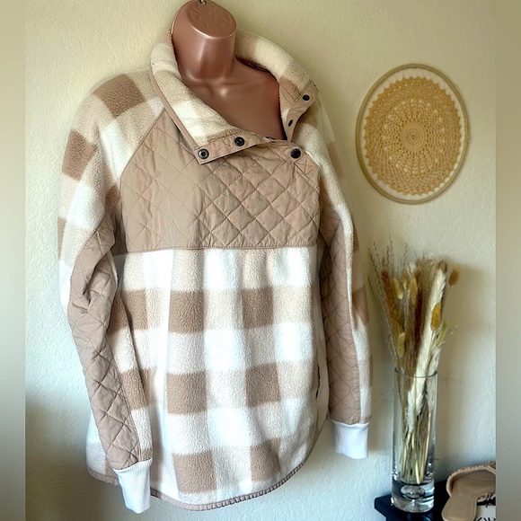 Abercrombie & Fitch sweater - Picture 1 of 5